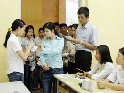 Cả nước có hơn hai triệu 192 nghìn lượt thí sinh đăng ký thi ÐH, CÐ